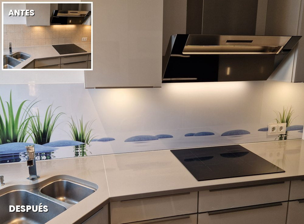 Cocina con motivo de piedras: azulejos claros antes, revestimiento de cocina danario después